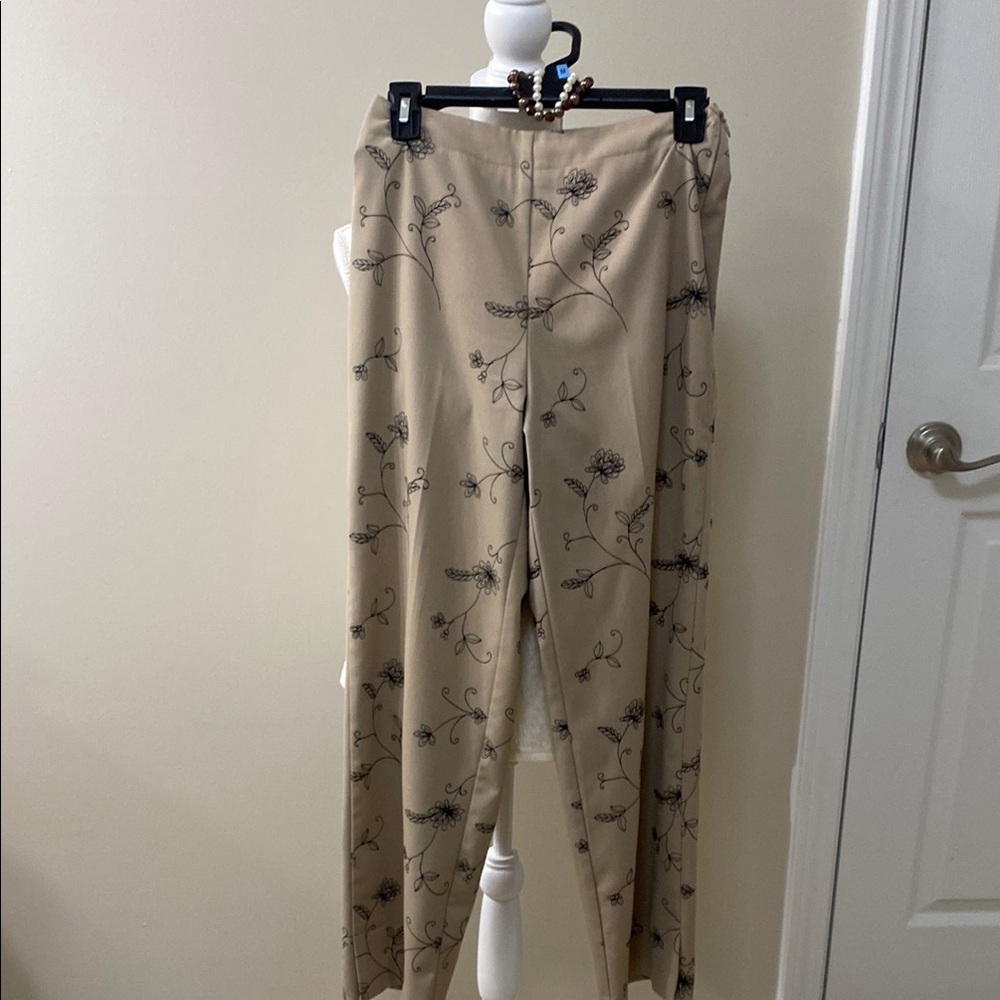 Lauren Conrad Cream Sleeveless Top and Tan Stitched Floral Pants Set - Picture 3 of 7